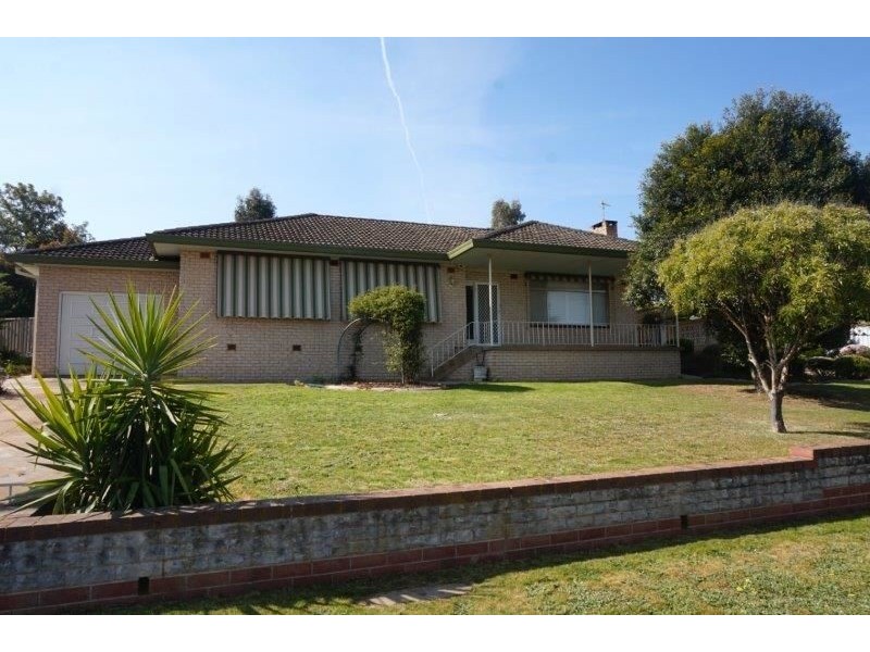 14 Lillian Street, Junee NSW 2663