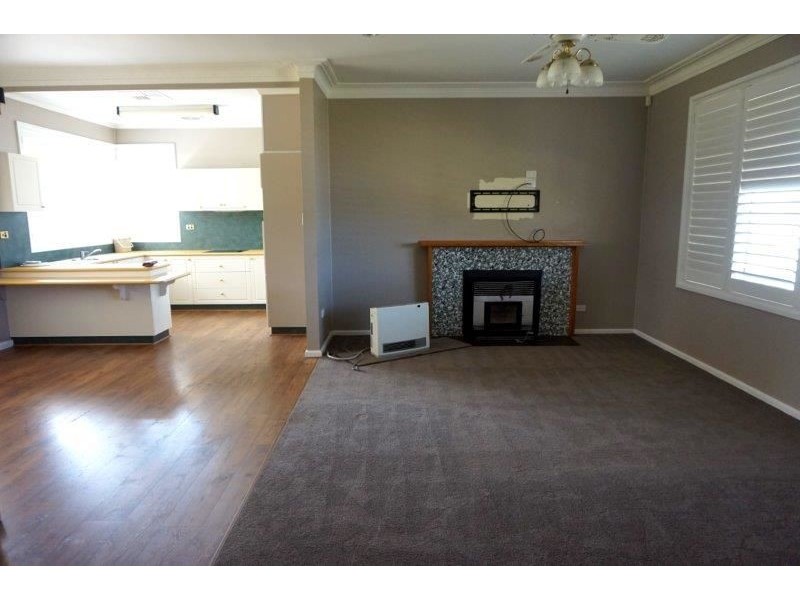 14 Lillian Street, Junee NSW 2663