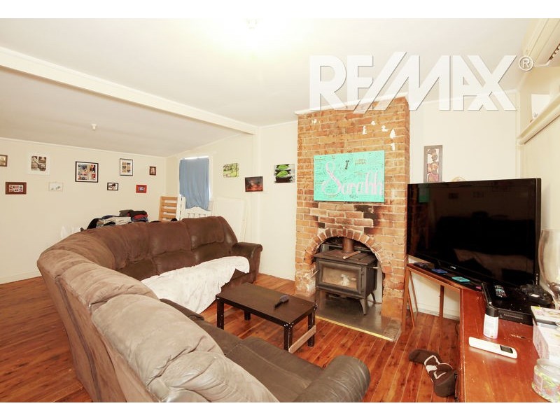 16 Crown Street, Junee NSW 2663