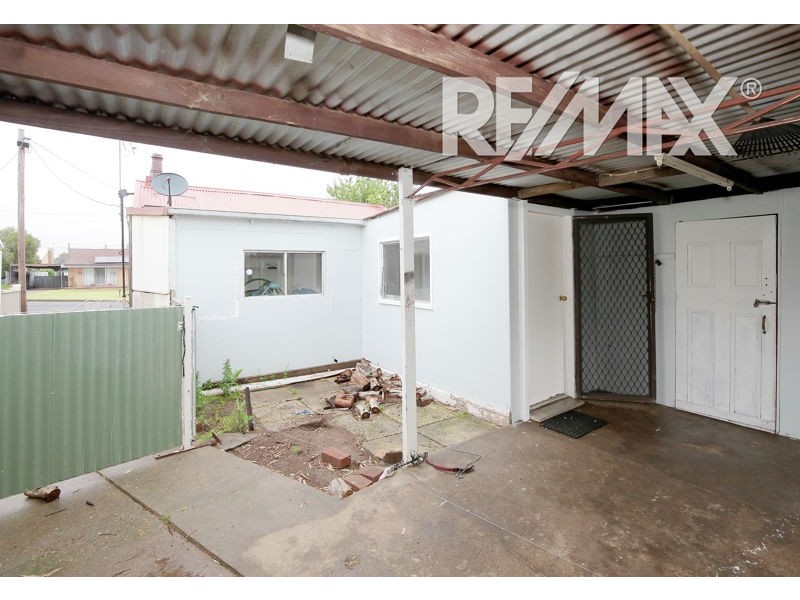 16 Crown Street, Junee NSW 2663