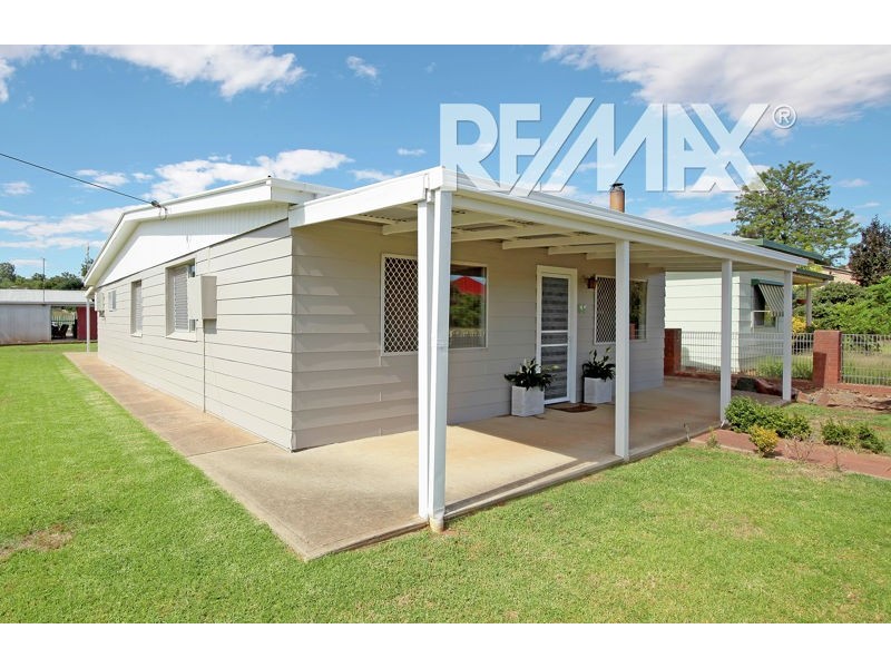 35 Regent Street, Junee NSW 2663