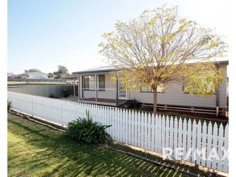 27 Percy St, Junee NSW 2663