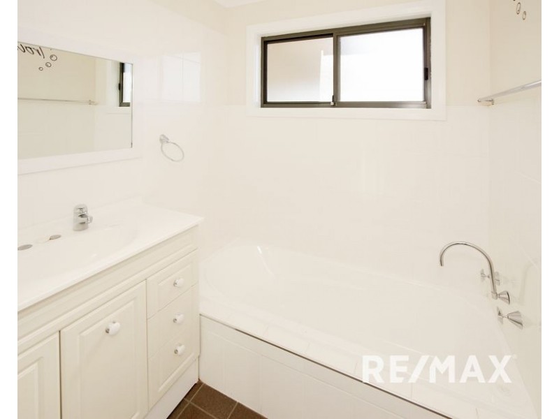 27 Percy St, Junee NSW 2663