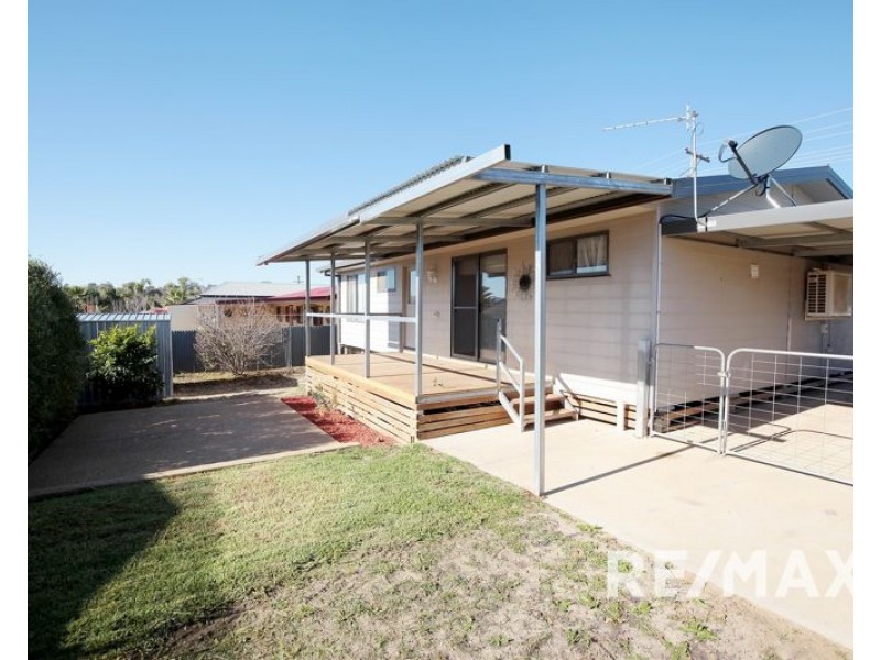 27 Percy St, Junee NSW 2663