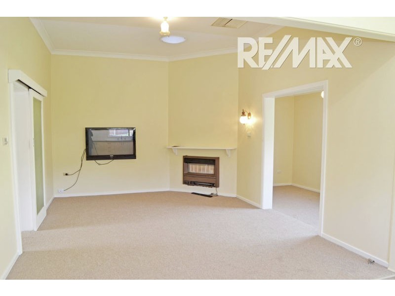 19 Hammond Street, Junee NSW 2663