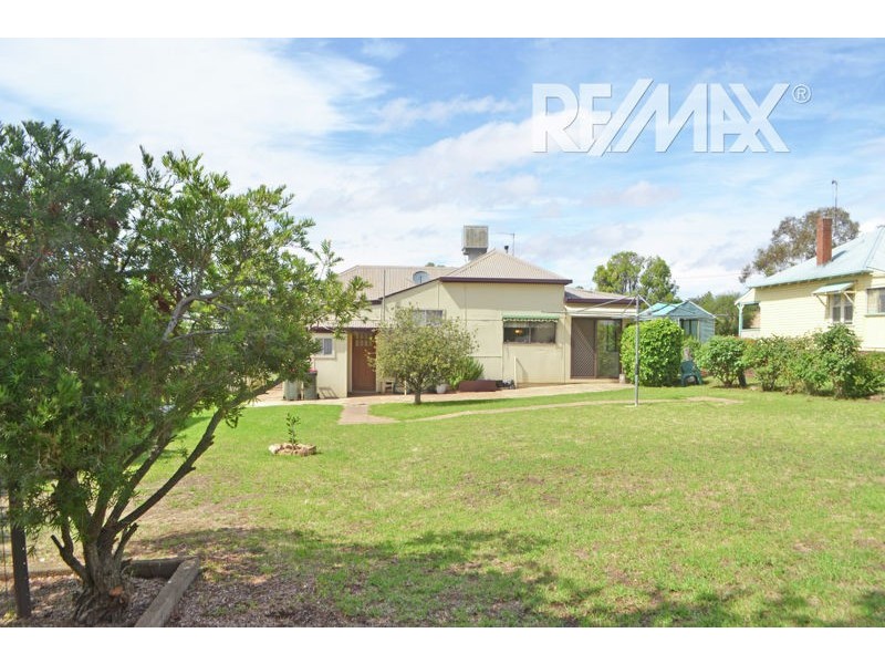 19 Hammond Street, Junee NSW 2663
