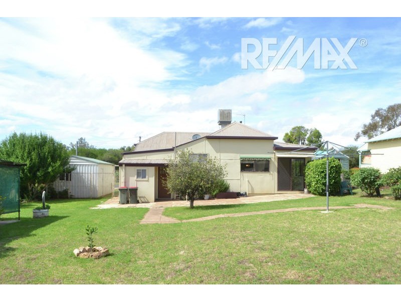 19 Hammond Street, Junee NSW 2663
