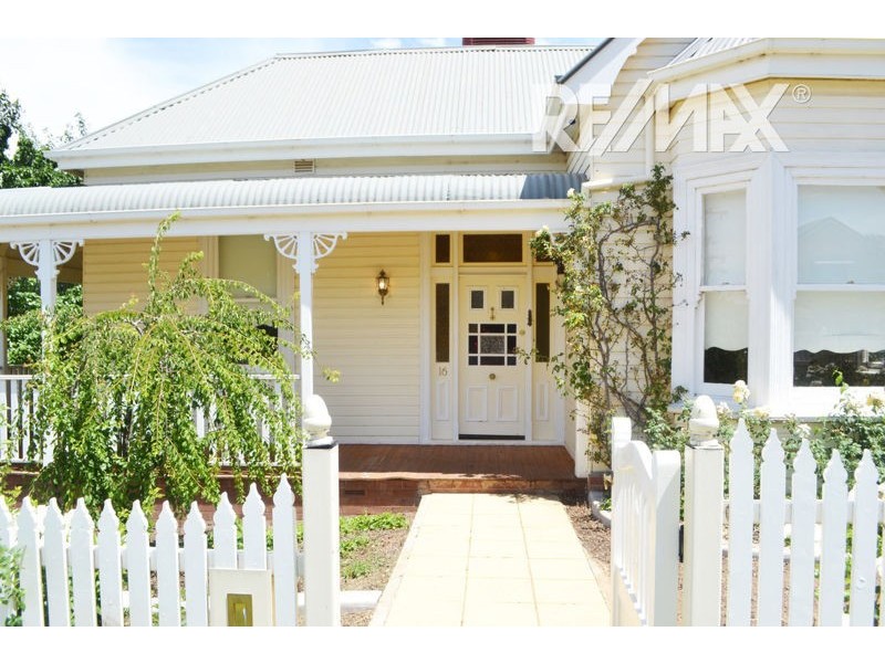 16 Wardle Street, Junee NSW 2663