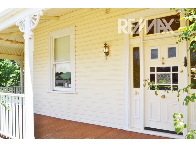 16 Wardle Street, Junee NSW 2663