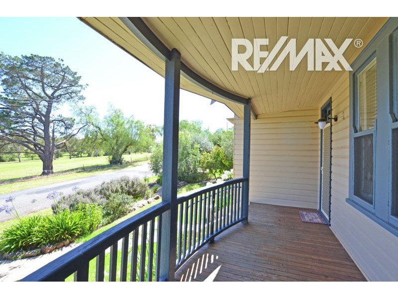 9 Golf Avenue, Junee NSW 2663