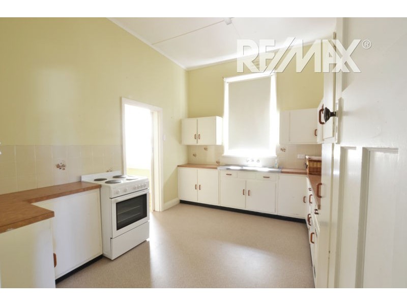 9 Golf Avenue, Junee NSW 2663