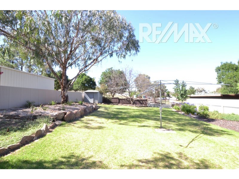 9 Golf Avenue, Junee NSW 2663