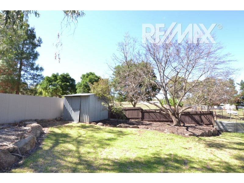 9 Golf Avenue, Junee NSW 2663