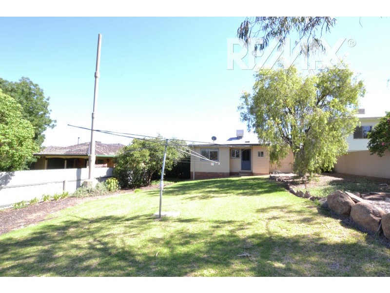 9 Golf Avenue, Junee NSW 2663