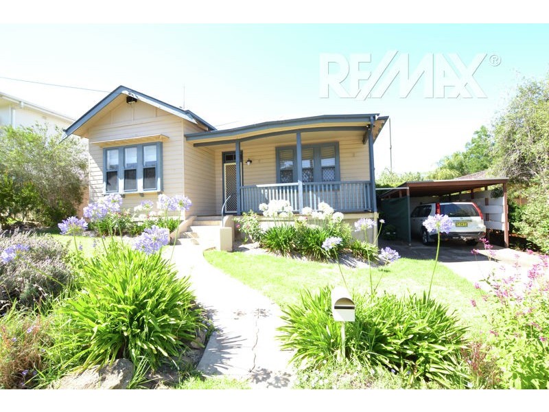 9 Golf Avenue, Junee NSW 2663