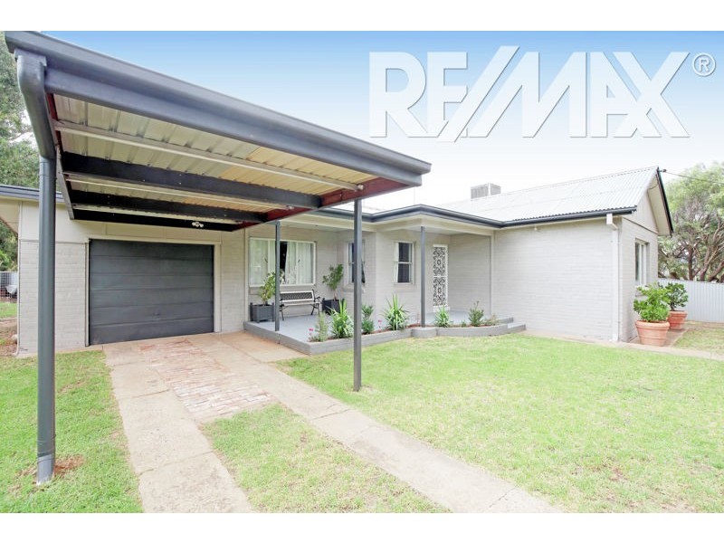 56 Regent St, Junee NSW 2663