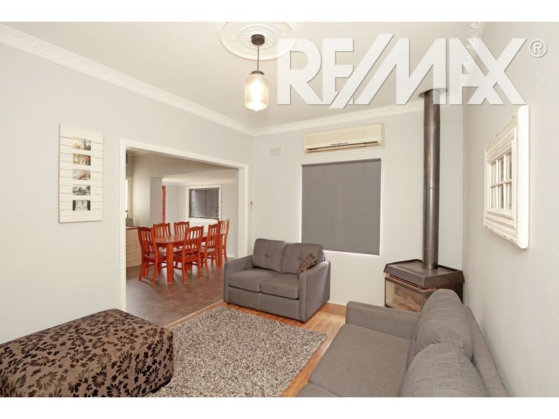 56 Regent St, Junee NSW 2663