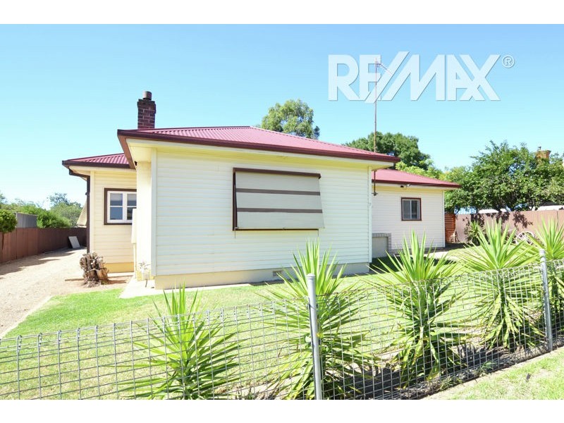 7 Gloucester Street, Junee NSW 2663