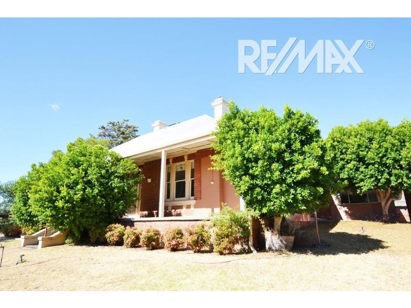 17 Kitchener Street, Junee NSW 2663