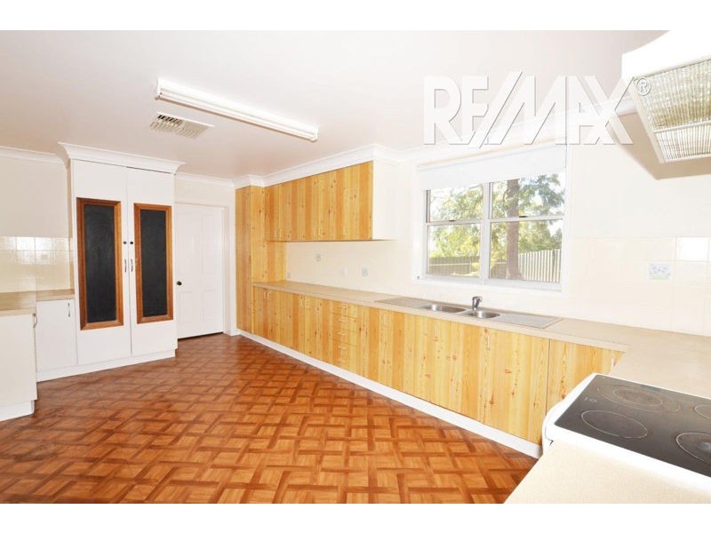 17 Kitchener Street, Junee NSW 2663