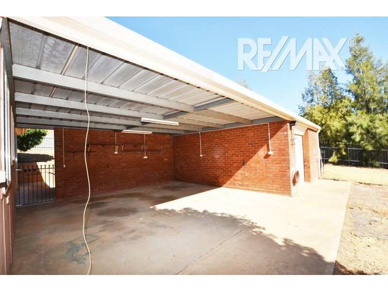 17 Kitchener Street, Junee NSW 2663