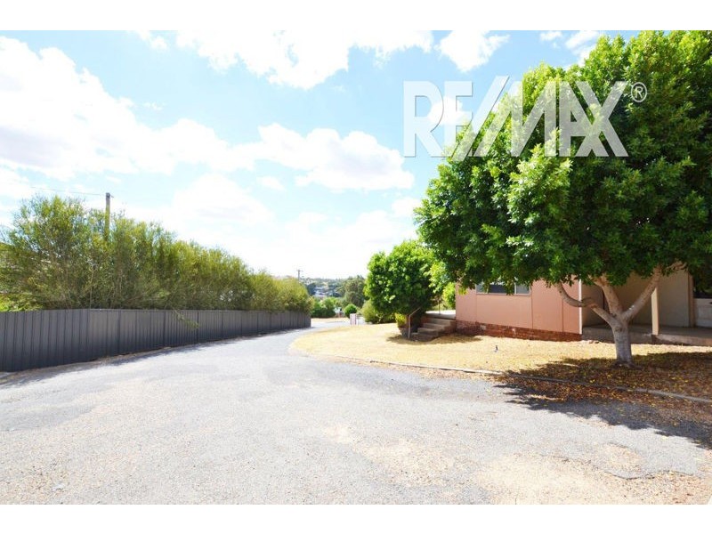 17 Kitchener Street, Junee NSW 2663