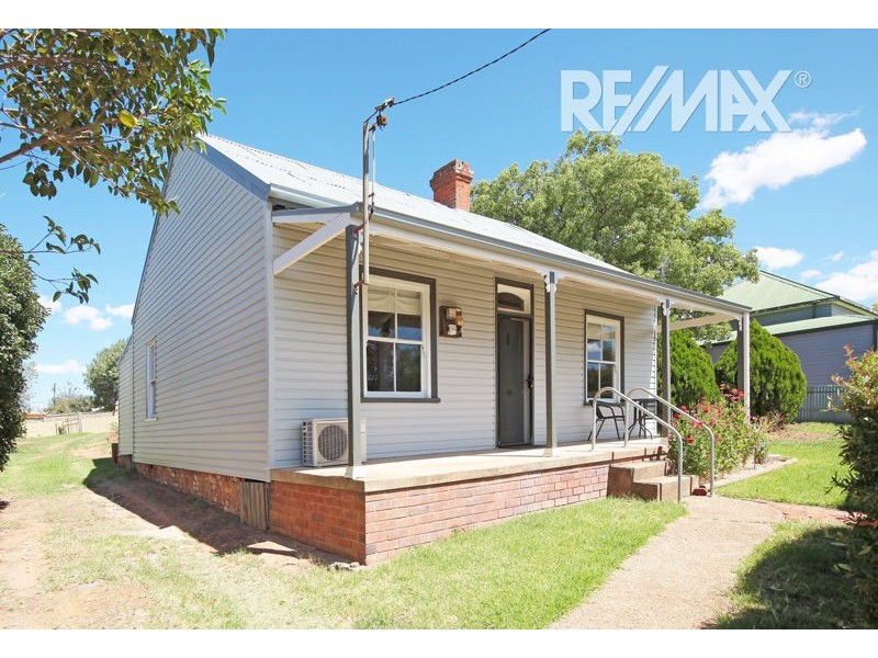 34 Kemp Street, Junee NSW 2663