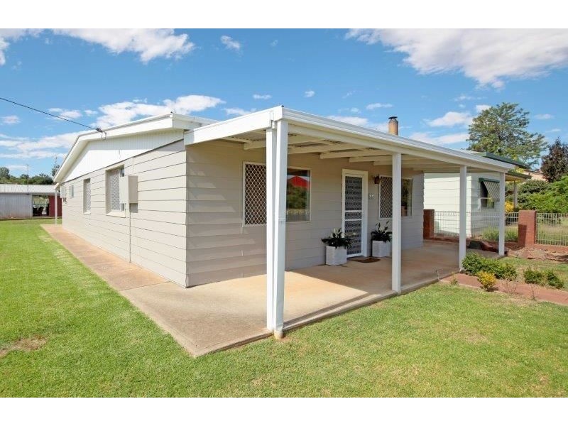 35 Regent Street, Junee NSW 2663