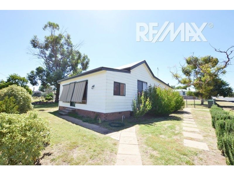 62 Main Street, Junee NSW 2663