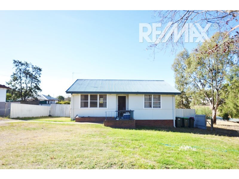 72 George Street, Junee NSW 2663