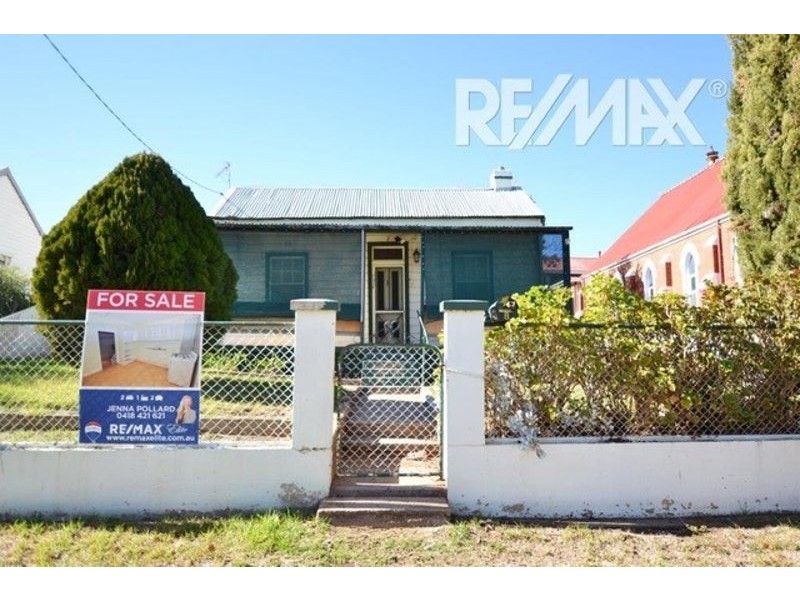 8 Stewart Street, Junee NSW 2663