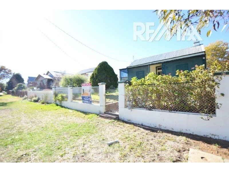 8 Stewart Street, Junee NSW 2663