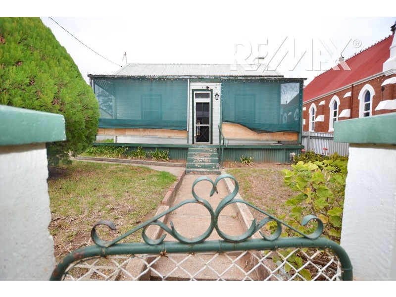 8 Stewart Street, Junee NSW 2663
