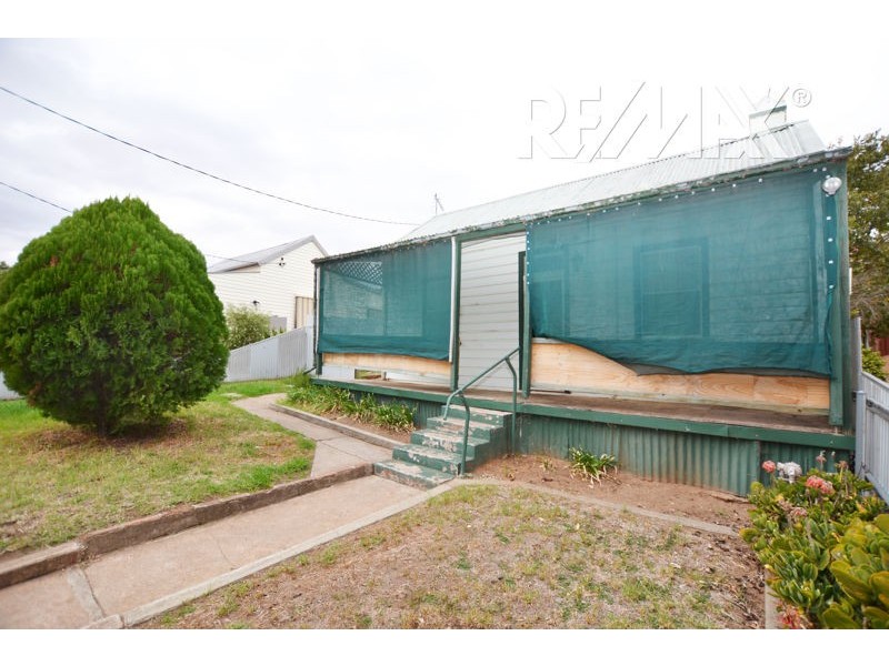 8 Stewart Street, Junee NSW 2663