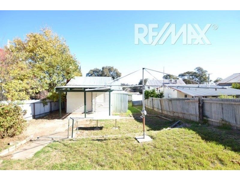 8 Stewart Street, Junee NSW 2663