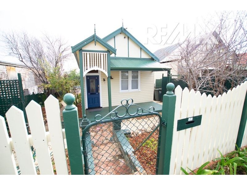 33 Commins Street, Junee NSW 2663