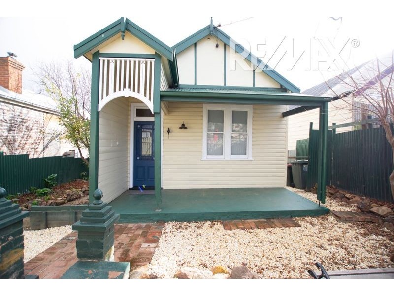 33 Commins Street, Junee NSW 2663