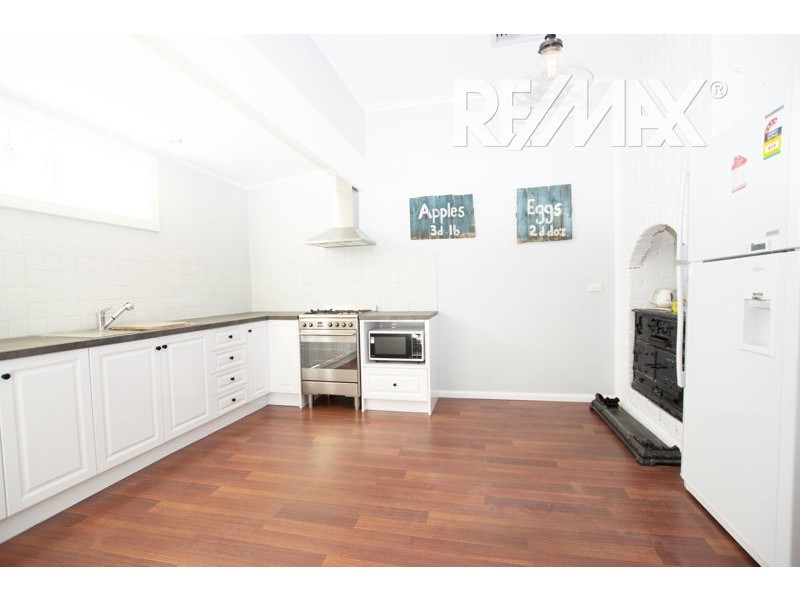 33 Commins Street, Junee NSW 2663