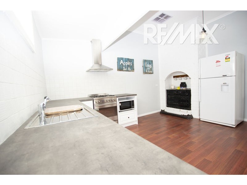 33 Commins Street, Junee NSW 2663