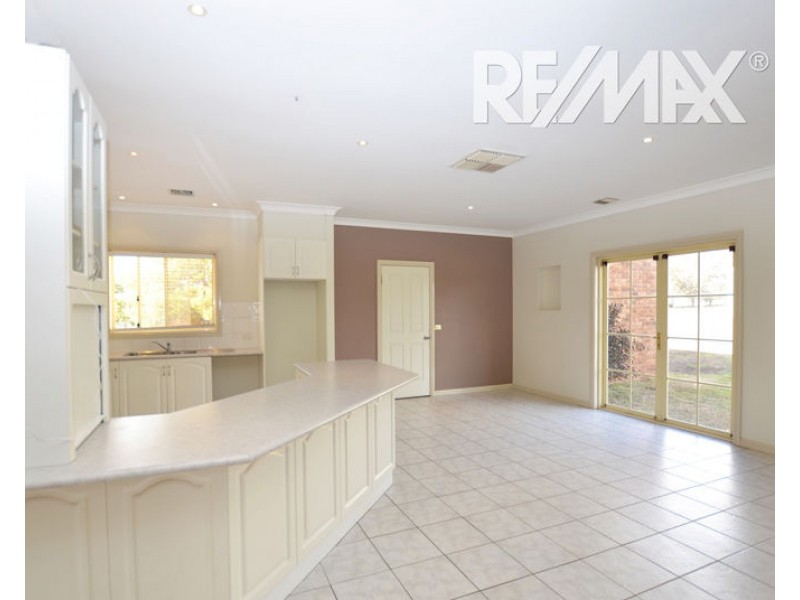 4 Gwynne Place, Junee NSW 2663