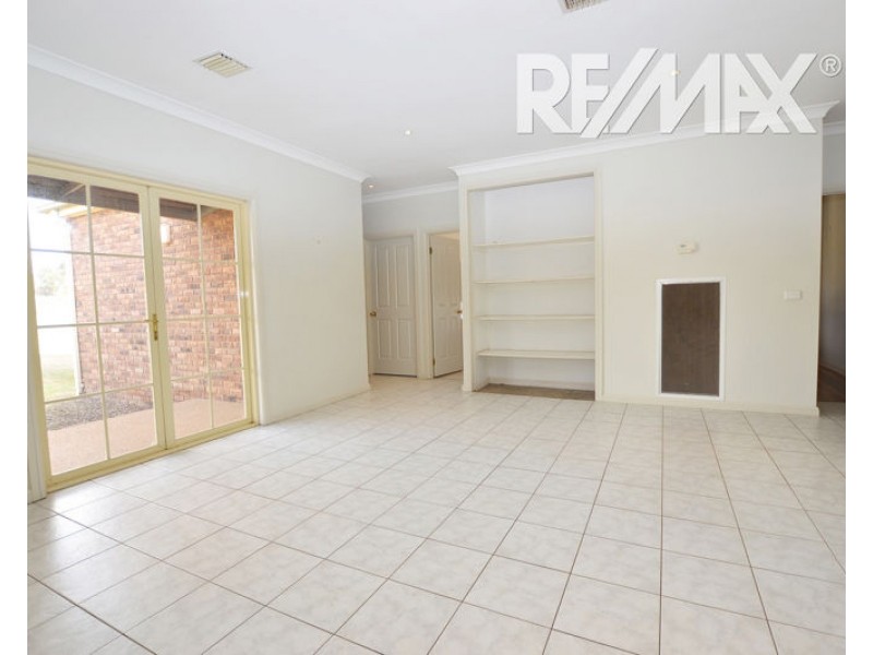 4 Gwynne Place, Junee NSW 2663