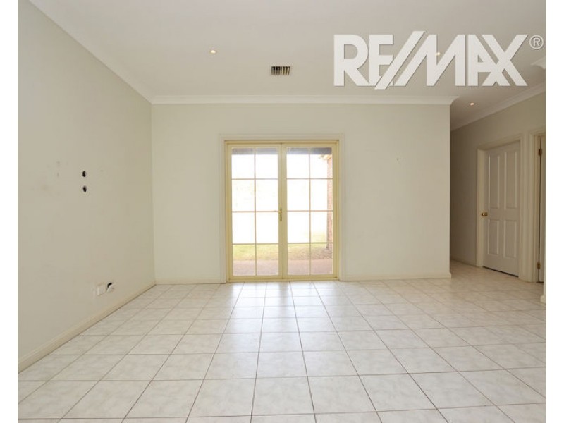 4 Gwynne Place, Junee NSW 2663