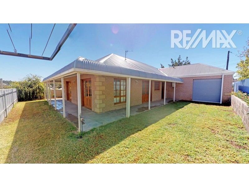 17 Fitzroy Street, Junee NSW 2663