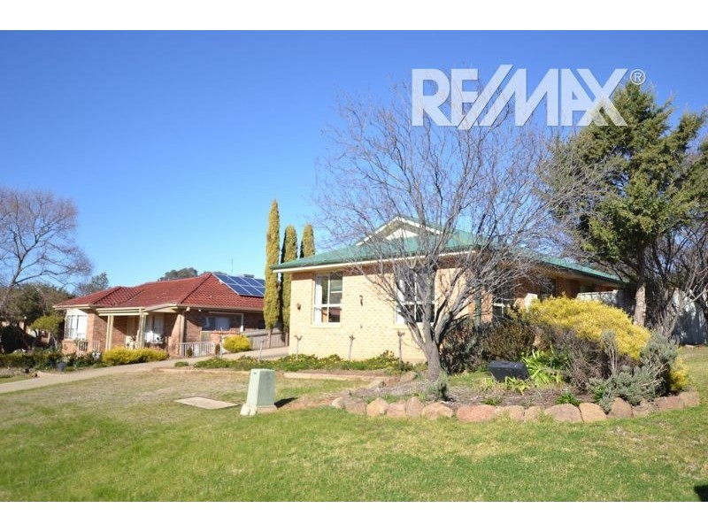 20 John Potts Drive, Junee NSW 2663