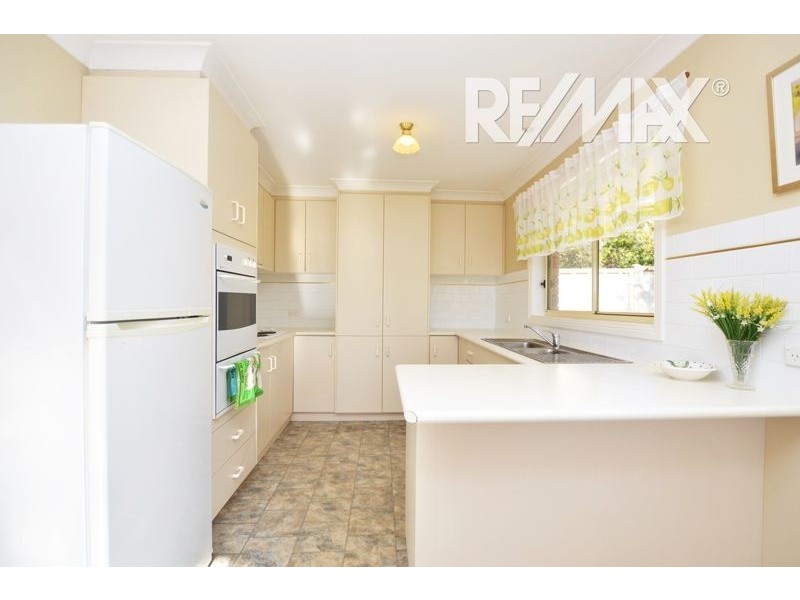 20 John Potts Drive, Junee NSW 2663