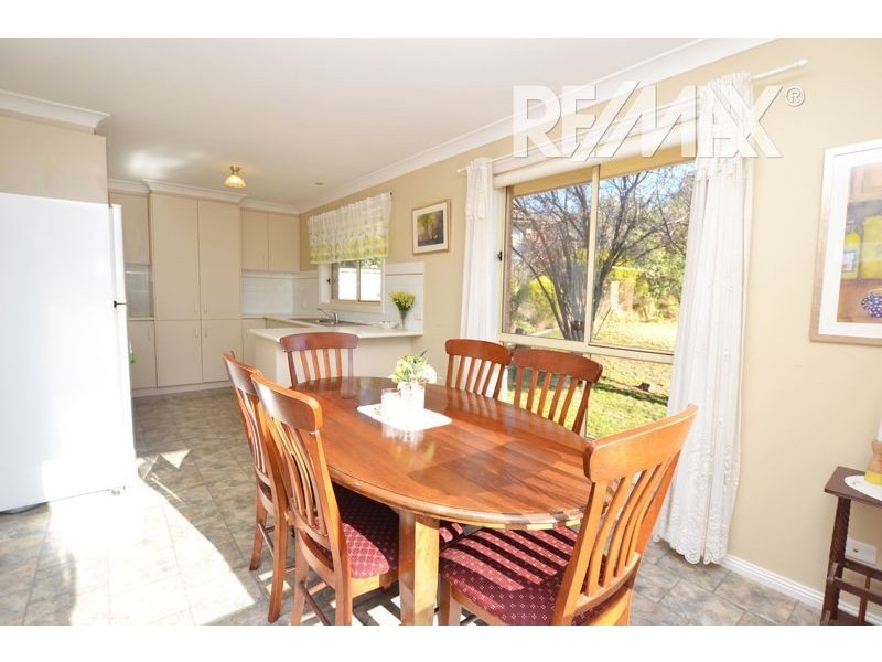 20 John Potts Drive, Junee NSW 2663