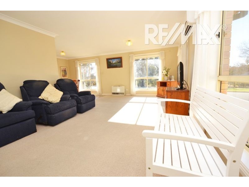 20 John Potts Drive, Junee NSW 2663