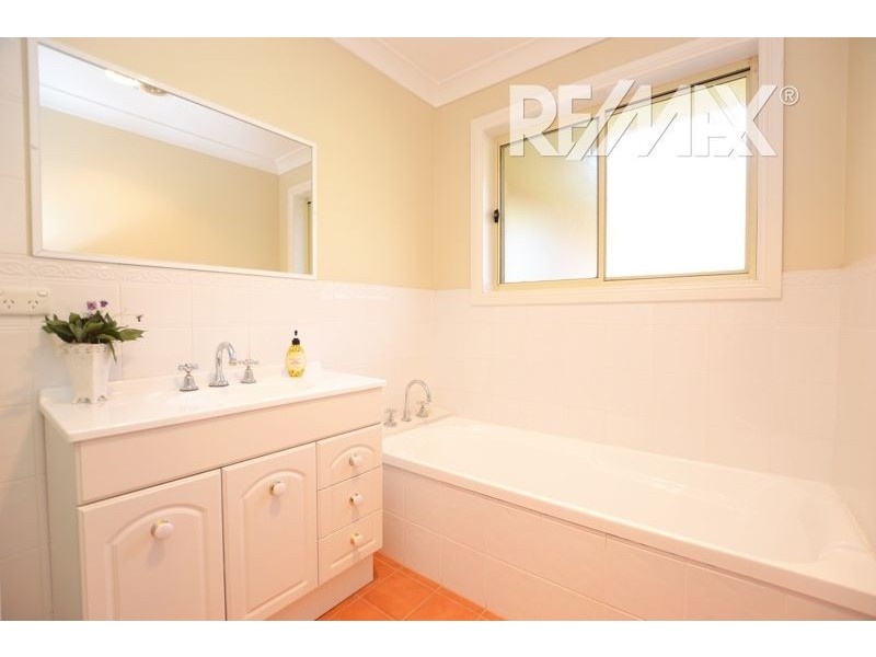 20 John Potts Drive, Junee NSW 2663