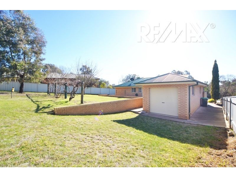 20 John Potts Drive, Junee NSW 2663