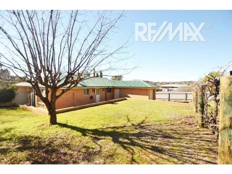 20 John Potts Drive, Junee NSW 2663